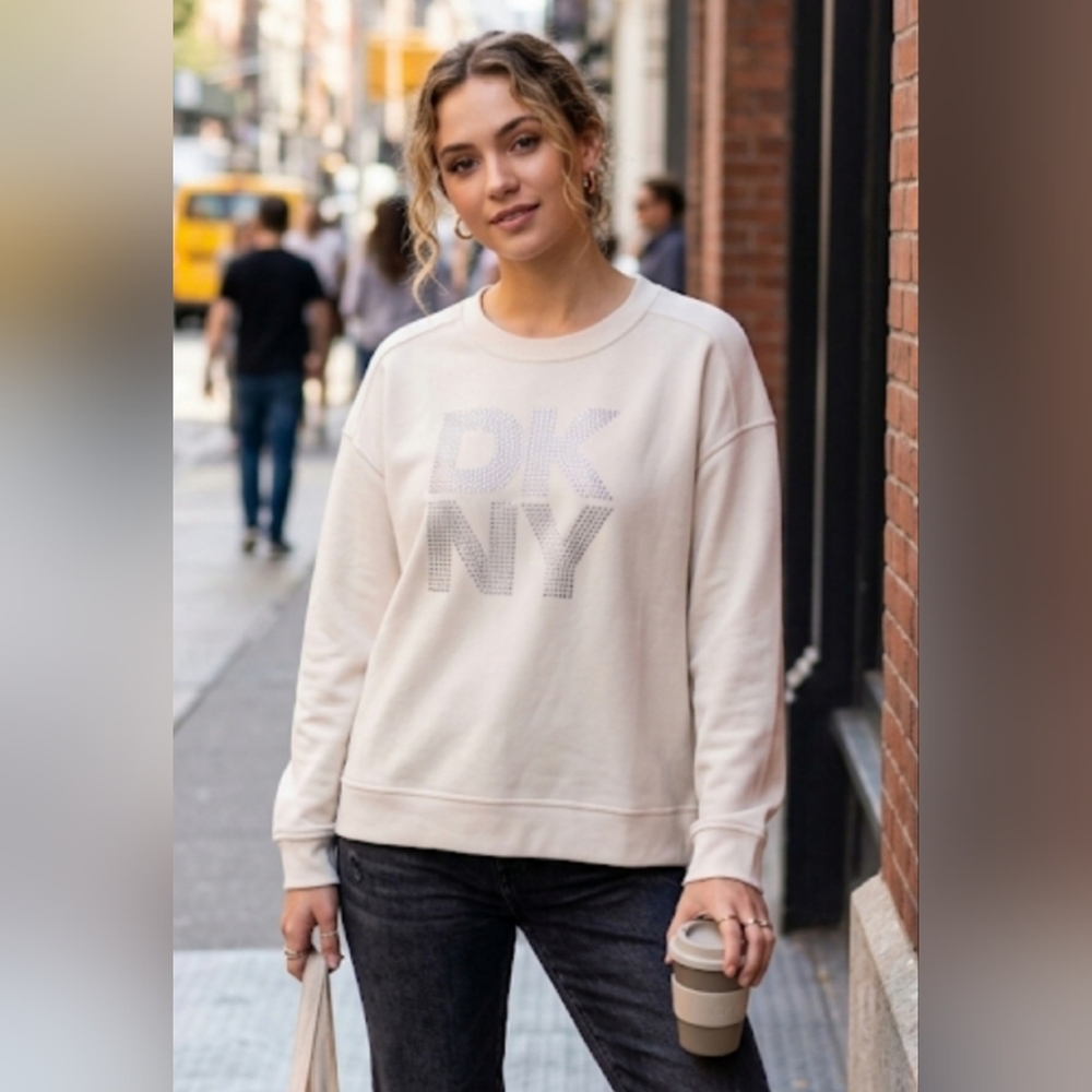 NWOT DKNY Cream Crewneck Sweatshirt with Rhinestone Logo size:XL